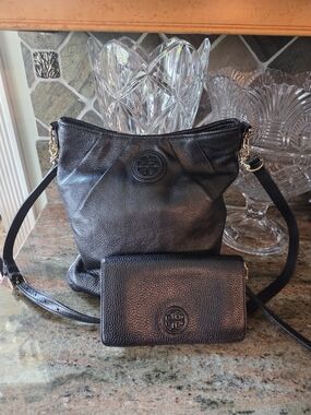 Tory Burch Black Pebbled Leather Crossbody with Wallet Set